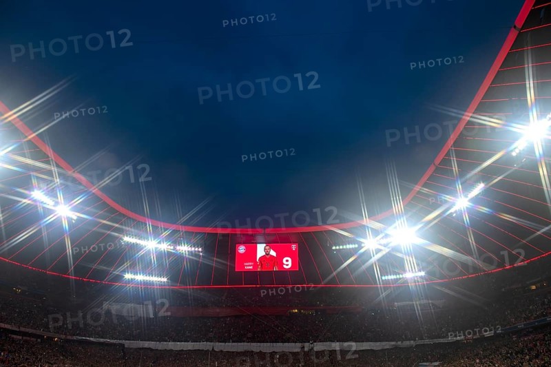 Player presentation, Harry Kane FC Bayern Munich FCB (09) scoreboard, logo, Allianz Arena, illuminated, blue hour, Munich, Bavaria, Germany, Europe