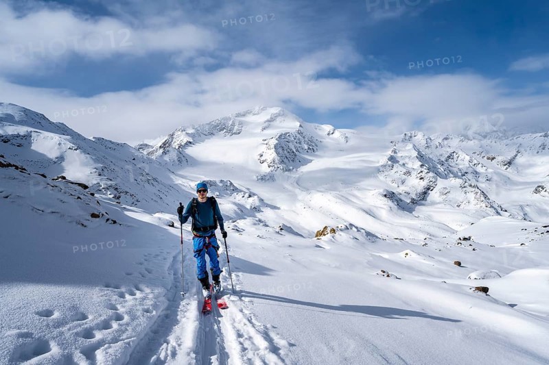 Ski tourers in a snow-covered mountain landscape, mountain peak Monte Cevedale and glacier Zufallferner, ascent to the summit Köllkuppe or Cima Marmota, Ortler Alps, Vinschgau Valley, Italy, Europe