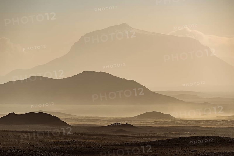 Sandstorm, table volcano Herðubreið or Herdubreid (German: die Breitschultrige), Queen of the Mountains of Iceland, Icelandic highlands, Ódáðahraun desert, Iceland, Europe