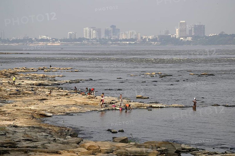 Women washing their laundry at the Congo River near the Malebo pool, formerly Stanley pool, Brazzaville, Republic of Congo