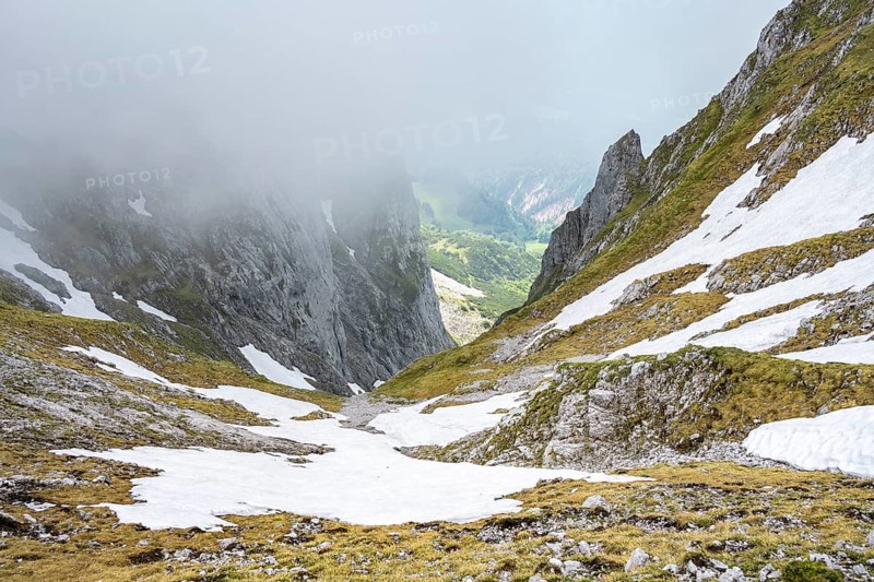 Mountain landscape, low view during the ascent to the Maukspitze, clouds moving around the mountains, Wilder Kaiser, Kaiser Mountains, Tyrol, Austria, Europe