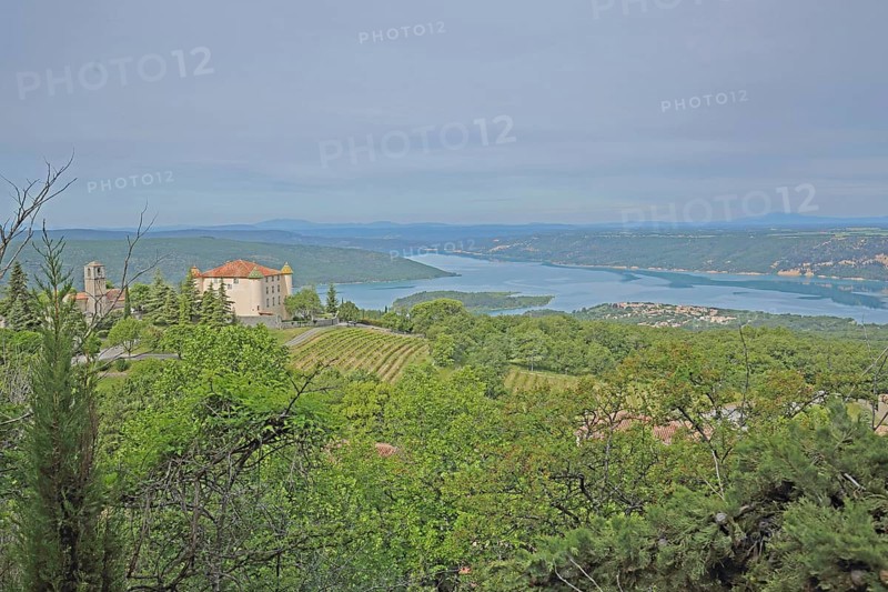 Renaissance castle and church, Aiguines, Lac de Sainte-Croix, Verdon reservoir, view, lake landscape, Provençal Alps, Western Alps, Alps, Var, Provence, France, Europe