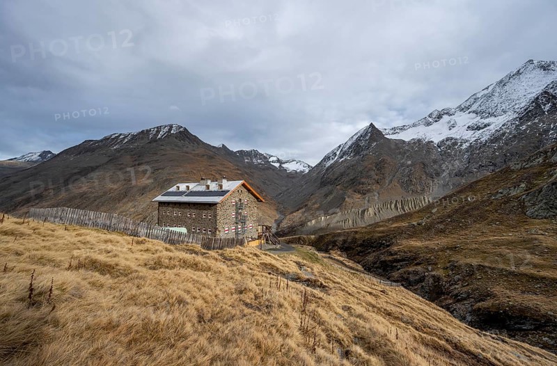Mountain hut Martin-bush-Hütte, mountain landscape in the Niedertal valley in autumn, Vent, Ötztal Alps, Tyrol, Austria, Europe