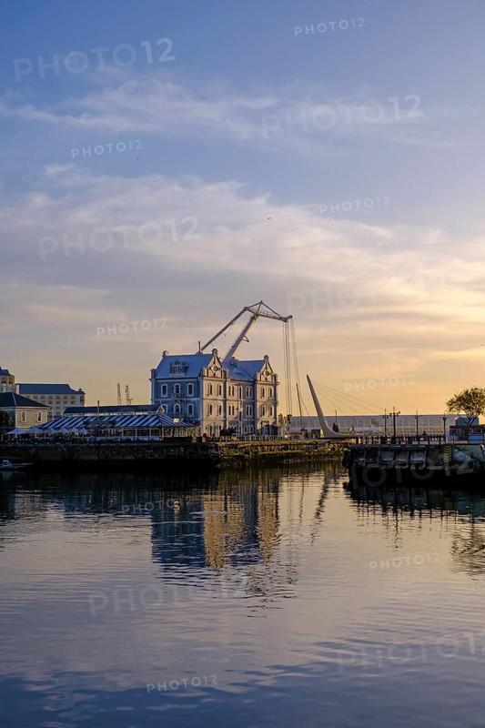 Sunrise le cap and Clocktower Bridge, dockyard and harbour area, Victoria and Alfred Waterfront, Cape Town, Cape Town, Western Cape, South Africa, Africa
