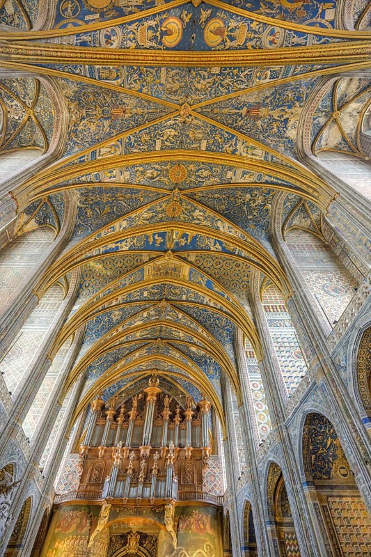 Ceiling fresco and organ in St Cecilia's Cathedral, Albi, Département Tarn, France, Europe