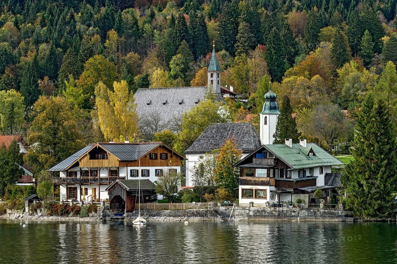 St Ullrich's parish church and St Jacob's church, on the shore of Lake Walchensee, Walchensee village, Kochel am See municipality, Upper Bavaria, Bavaria, Germany, Europe