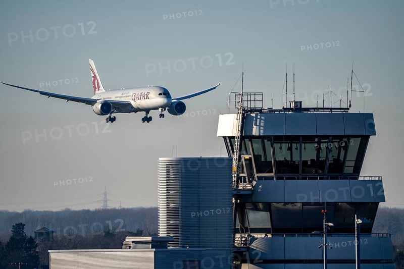 Qatar Airways aircraft approaching Düsseldorf Airport, DUS, old air traffic control tower, North Rhine-Westphalia, Germany, Europe