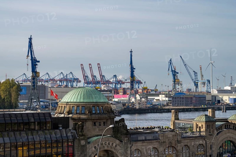 Jetties, cranes, harbour, Elbe, St. Pauli, Hamburg, Germany, Europe