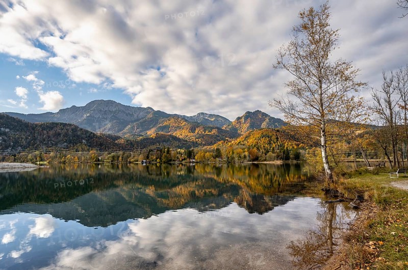 On the shore of Lake Lake Kochel with reflection, autumn landscape with mountain peaks Herzogstand and Heimgarten, Upper Bavaria, Bavaria, Germany, Europe