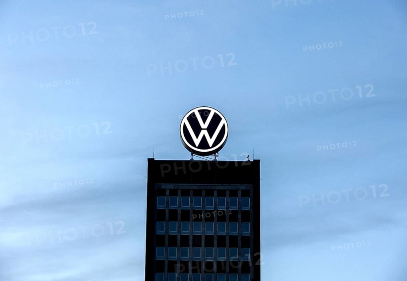 VW logo on the brand tower at the Group headquarters in Wolfsburg, 29/09/2024. The Volkswagen Group has announced cost-cutting measures for its German plants, Wolfsburg, Lower Saxony, Germany, Europe
