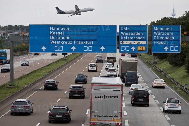 Aircraft from the airport located directly next to the motorway above the traffic on the A5 motorway, Frankfurt am Main, Hesse, Germany, Europe