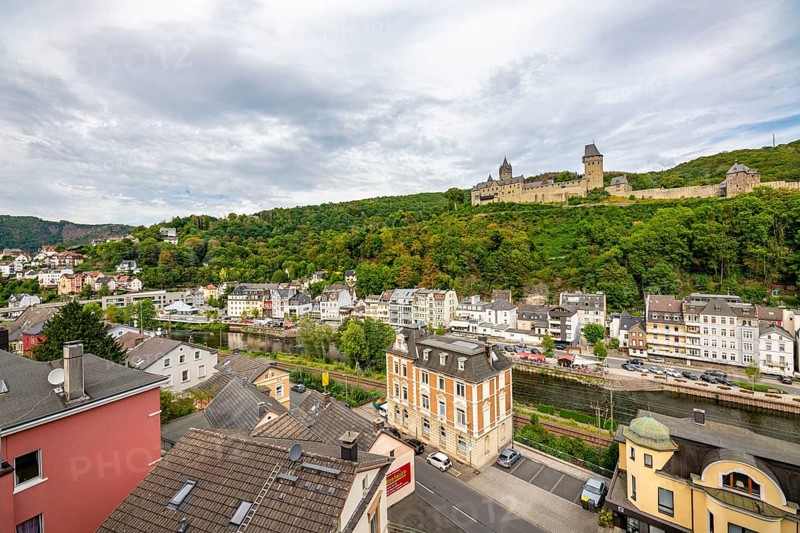 The town of Altena in the Sauerland, Märkischer Kreis, Altena Castle, the first German youth hostel, on the River Lenne, North Rhine-Westphalia, Germany, Europe