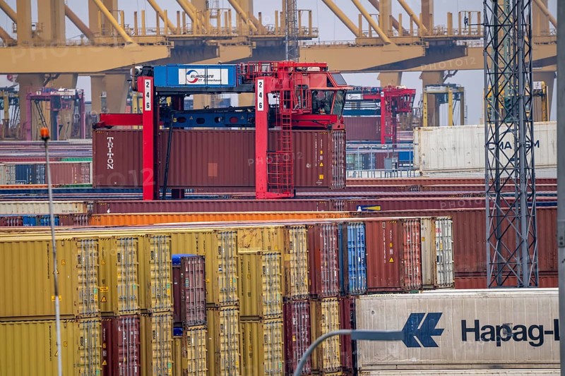 Container terminal in the seaport of Bremerhaven, Eurogate Container Terminal with almost 50 container gantry cranes, cranes, on a length of over 4 KM at the mouth of the Weser, straddle carriers bring the containers to and from the container ships, or store them between, Bremerhaven, Bremen, Germany, Europe
