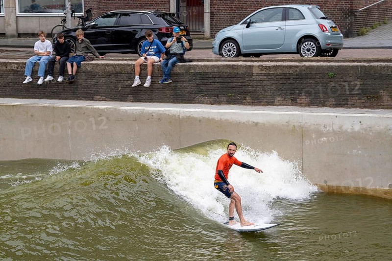 Surfing facility in the city centre of Rotterdam, Rif010, supposedly the world's first wave facility for surfers in a city, in the Steigersgracht, a 130 metre long and 21 metre wide wave pool was built in the existing canal, waves up to 1.5 metres high can be generated, every 7 seconds a wave breaks for the surfers, the 4.5 million litres in the pool, water is moved by 8 wave machines, Netherlands
