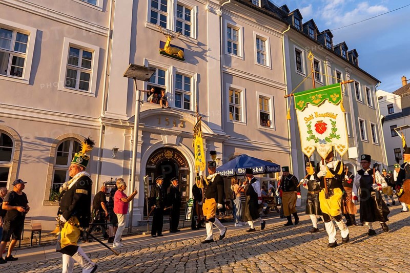 The so-called Bergstreittag is a beautiful centuries-old tradition and is celebrated on 22 July, the church memorial day and former feast day of Mary Magdalene in Schneeberg. The four quarterly sermons introduced in 1649 remained in place until 1845. These sermons were then abolished in favour of a single day, 22 July, which fell on Mary Magdalene. The Freiberg Mining Office recommended that this day should be celebrated with a festival and a mountain parade. In 1846, the Royal Ministry of Finance issued a decree to celebrate St Mary Magdalene's Day with a sermon and a magnificent mountain procession. The last major procession took place in July 1913. The First World War put an end to these processions. The tradition was not revived until July 1933, 528th Bergstreittag, mountain parade, Schneeberg, Saxony, Germany, Europe
