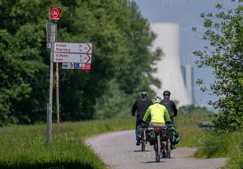 Rhine meadows near Duisburg-Beeckerwerth, footpath, cycle path on the Rhine dyke, cycle path signpost, junction, cooling tower of the STEAG Walsum power station, North Rhine-Westphalia, Germany, Europe