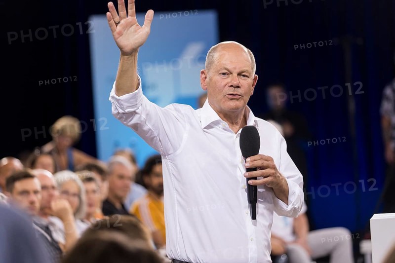 Olaf Scholz (Chancellor of the Federal Republic of Germany, SPD) surrounded by guests at the Chancellor's meeting at ufaFabrik in Berlin on 4 September 2024