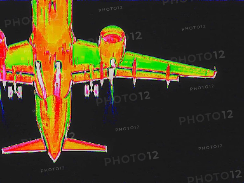 Aircraft on approach, bottom view. Thermal image or thermography, symbol photo, interpolated. Germany
