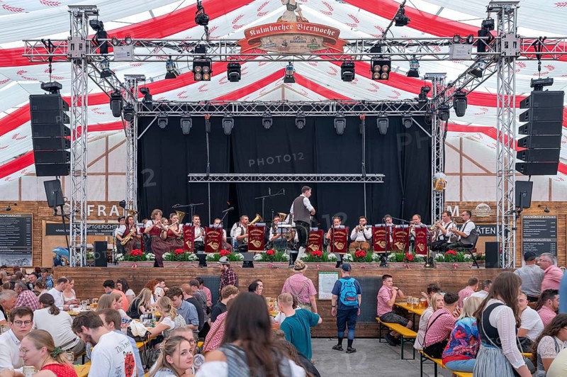 Music band in the well-attended beer tent at the time of the Kulmbach Beer Week, Kulmbach, Upper Franconia, Bavaria, Germany, Europe