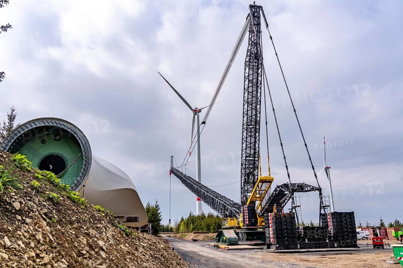 Erection of a wind turbine, wind energy plant, erection of the crawler lattice crane for blade assembly, wind farm near Hagen, North Rhine-Westphalia, Germany, Europe