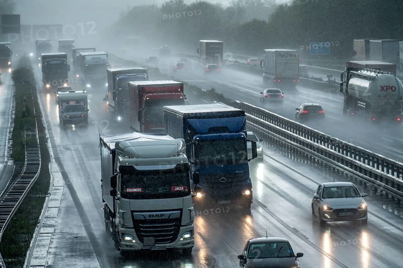 A2 motorway, at Recklinghausen motorway junction, heavy traffic during a thunderstorm, North Rhine-Westphalia, Germany, Europe