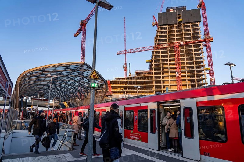 Shell of the Elbtower construction project, the architectural completion of Hafencity Hamburg, in the east, is to grow to 64 storeys and 245 metres in height, construction was halted due to the insolvency of Signa Prime Selection AG of the Austrian real estate entrepreneur René BenkoHamburg, Elbbrücken underground and S-Bahn station, Hamburg, Germany, Europe