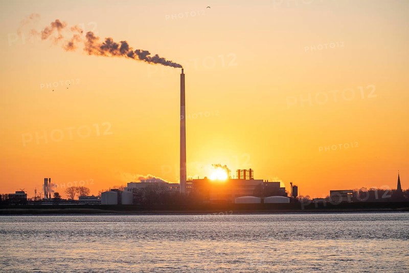 Sunset over the Weser estuary with a view from the ferry harbour in Bremerhaven to Nordenham, Kronos Titan chemical plant, Germany, Europe