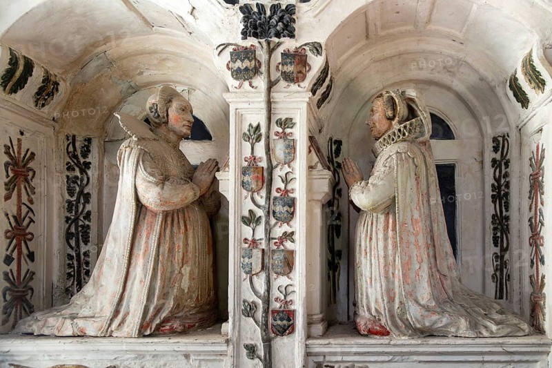 Women kneeling family memorial monument, wives of Thomas Barnadiston died 1619, Kedington church Suffolk, England, UK