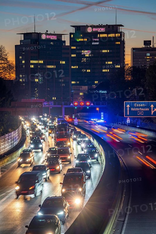 Evening traffic, partly with traffic jams, slow-moving traffic on the A40 motorway, Essen skyline, Evonik Group headquarters, Essen, North Rhine-Westphalia, Germany, Europe