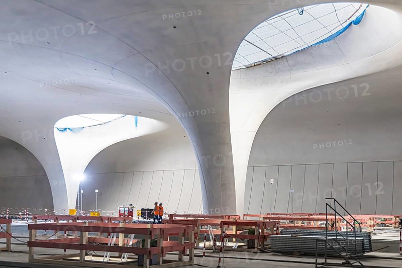 Impressions of the new Stuttgart 21 main station. The shell is finished, now it's time for the technical equipment. The 28 chalice-shaped columns supporting the roof of the underground through station are striking. Skylights with a diameter of around 21 metres provide daylight in the station. Stuttgart, Baden-Württemberg, Germany, Europe