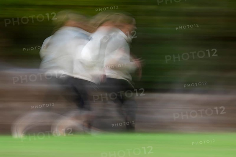 Jogger, long exposure, wipe image, Stuttgart, Baden-Württemberg, Germany, Europe