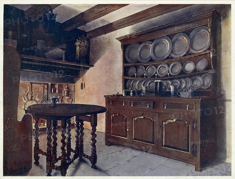 Furniture around the turn of the century 1900, Welsh oak chest of drawers (1910, 1911), Oak Welsh dresser (1910, 1911) .jpg