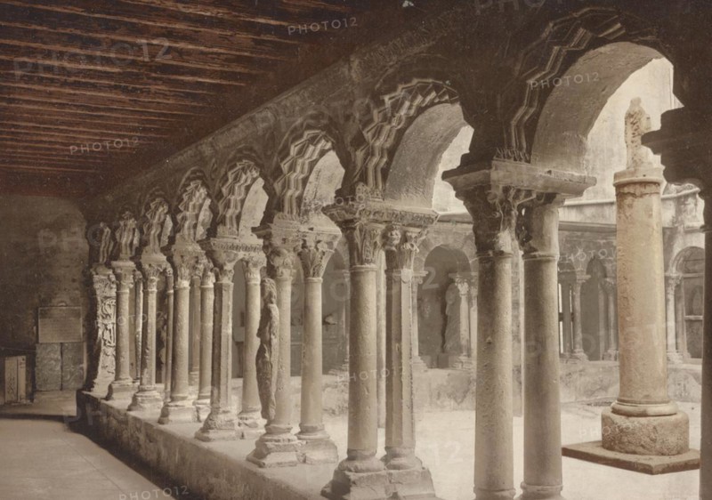 Romanesque cloister of the 12th century, Saint-Sauveur Cathedral, Aix-en-Provence, France, around 1890, Historical, digitally restored reproduction from a 19th century model, Europe