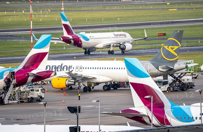 Düsseldorf Airport, Eurowings and Condor aircraft on the apron, on the taxiway to take-off, Düsseldorf, North Rhine-Westphalia, Germany, Europe