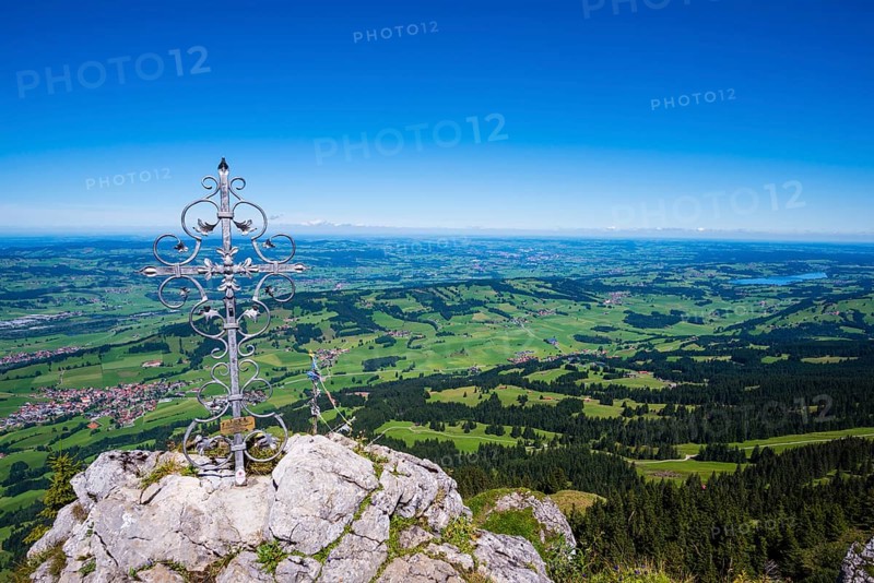 Panorama with iron cross from Grünten, 1738m, into the Illertal, Allgäu Alps, Oberallgäu, Allgäu, Bavaria, Germany, Europe