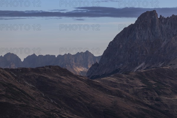 View of a distant mountain range (Wilder Kaiser) at dawn, Großer Rettenstein in the foreground, Bramberg am Wildkogel, Salzburg, Austria, Europe