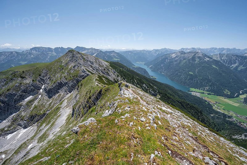 Summit ridge of the Unnütz, behind Achensee and summit of the Seekarspitze Unnütz crossing, Brandenberg Alps, Tyrol, Austria, Europe