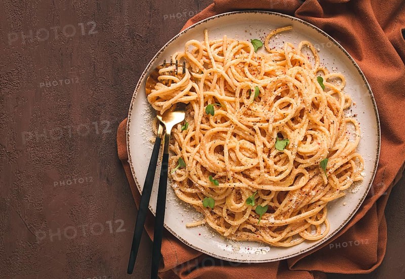 Spaghetti carbonara, in creamy garlic sauce, pasta in white sauce, homemade, no people
