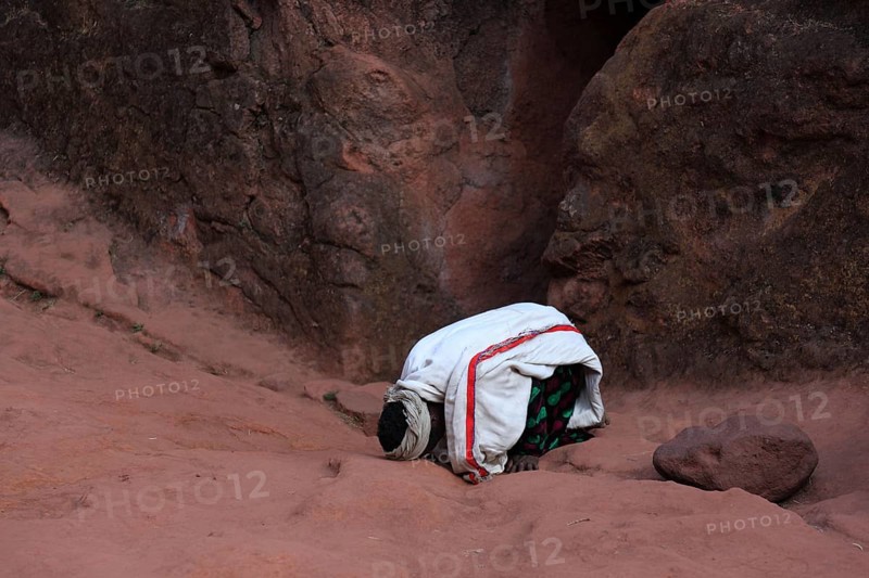 Lalibela, eastern group of rock-hewn churches, pilgrims praying at the Prayer of Abba Lebanon, Abba Lebanon Church, House of Father Lebanon, Ethiopia, Africa