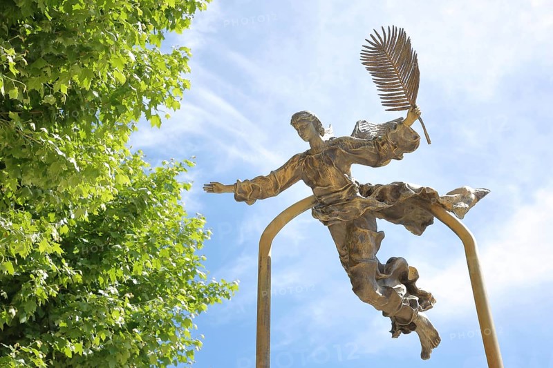 Monument to guillotined martyrs of 1794, nuns, victim, killing, beheaded, killed, guillotined, woman, execution, martyrs, sculpture, frond, branch, palm branch, flying, air, view from below, theatre square, Orange, Vaucluse, Provence, France, Europe
