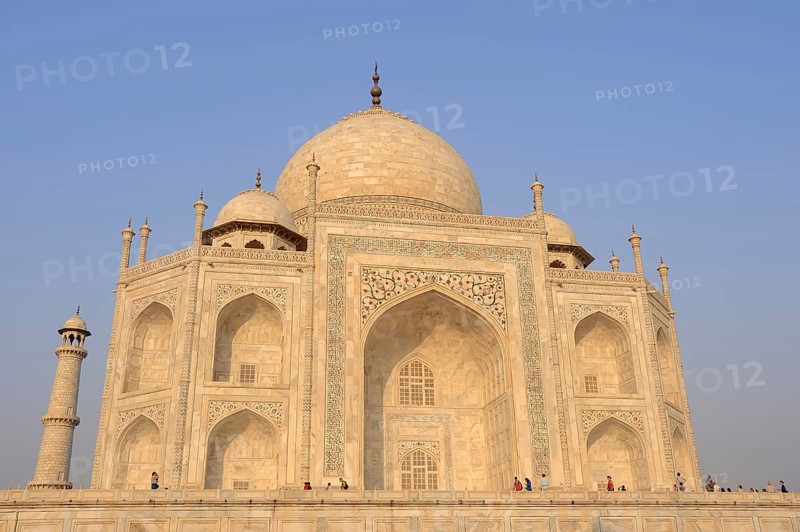 Taj Mahal, built by the Grand Mogul Shah Jahan in memory of his principal woman Mumtaz Mahal, who died in 1631, Agra, Uttar Pradesh, India, Asia