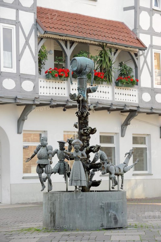 Fountain 'Kanzlerbrunnen' by Bonifatius Stirnberg, Lemgo, North Rhine-Westphalia, Germany, Europe