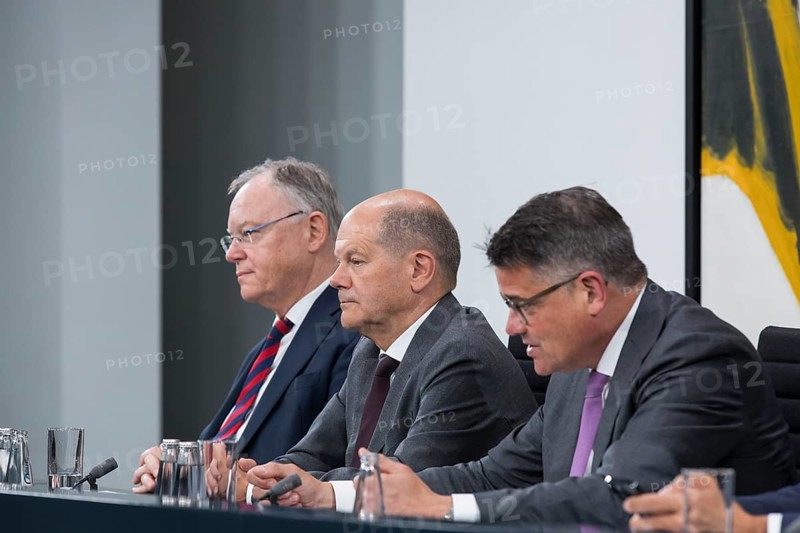 Stephan Weil (Minister President of Lower Saxony, SPD), Olaf Scholz (Federal Chancellor of the Federal Republic of Germany, SPD) and Boris Rhein (Minister President of Hesse, CDU) at a press conference after the Minister Presidents' Conference with the heads of government of the federal states at the Federal Chancellery, Berlin, 20 June 2024