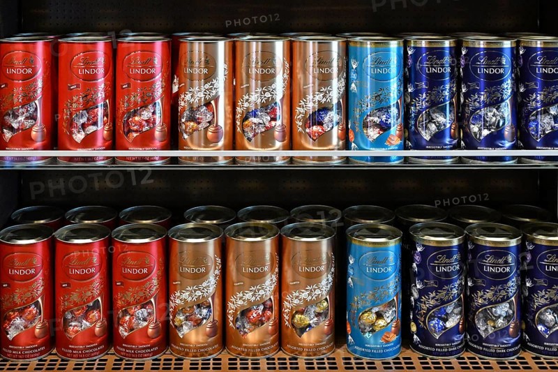 Lindth Lindor display shelf
