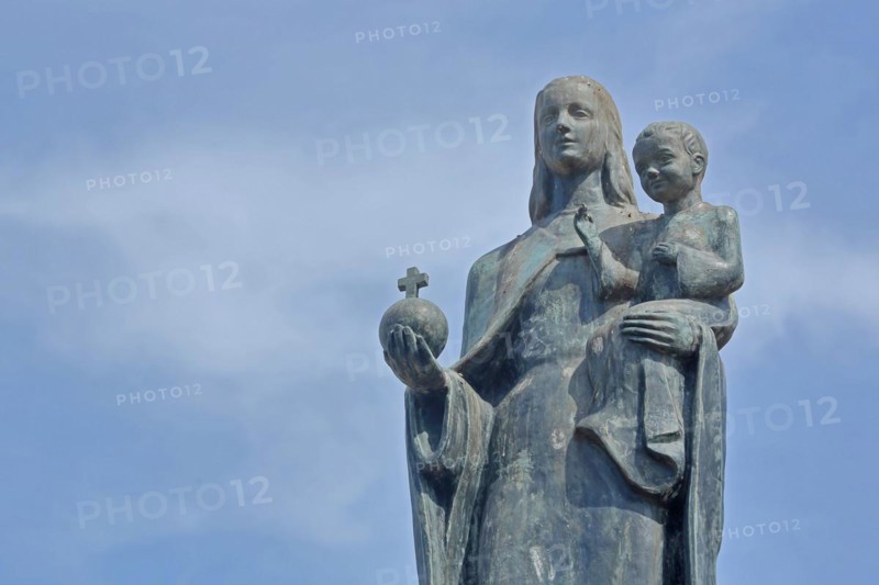 Marienbrunnen with Madonna figure with baby Jesus and orb built in 1954, sculpture, detail, cut-out, Großer Markt, Saarlouis, Saarland, Germany, Europe