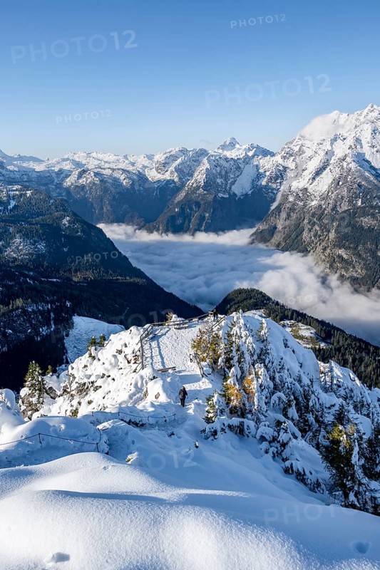 Snow-covered summit of the Jenner with viewing platform in autumn, view of the sea of clouds and Watzmann, Berchtesgaden National Park, Berchtesgaden Alps, Schönau am Königssee, Berchtesgadener Land, Bavaria, Germany, Europe