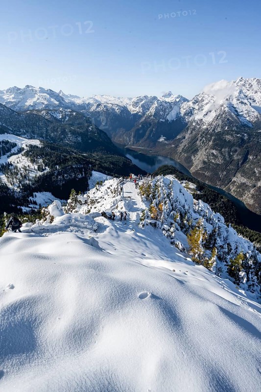 Snow-covered summit of the Jenner with viewing platform in autumn, view of Königssee and Watzmann, Berchtesgaden National Park, Berchtesgaden Alps, Schönau am Königssee, Berchtesgadener Land, Bavaria, Germany, Europe