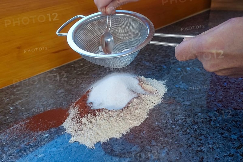 Swabian cuisine, Swabian Christmas biscuits, preparation of Ausstecherle, shortbread biscuits, sieving sugar, flour, typical Swabian, baking, Christmas biscuits, sweet biscuits, Gutsle, Bredle, baked goods, from the oven, traditional cuisine, men's hands, food photography, studio, Germany, Europe