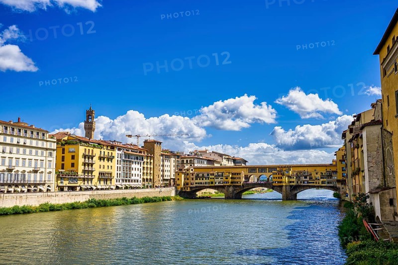 Ponte Vecchio over the Arno, Florence, Tuscany, Italy, Europe