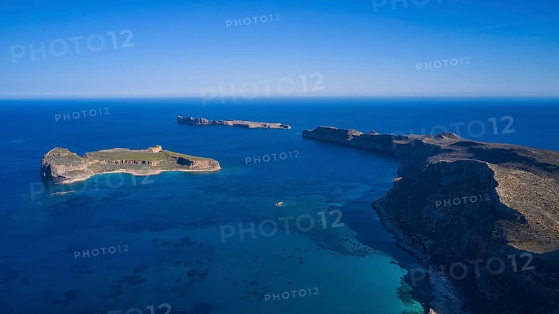 Drone shot, panoramic view of two islands, one with green vegetation and one rocky, surrounded by clear blue water, Gramvoussa, Gramvoussa peninsula, Pirate Bay, Balos, lagoon, north-west Crete, Crete, Greek Islands, Greece, Europe